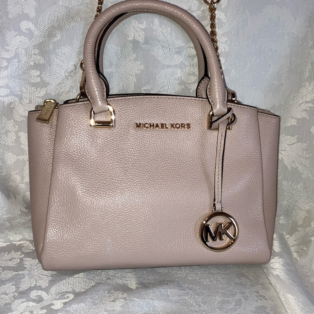 Michael Kors EUC Light Pink Small Maxine Satchel NEW PRICE!!